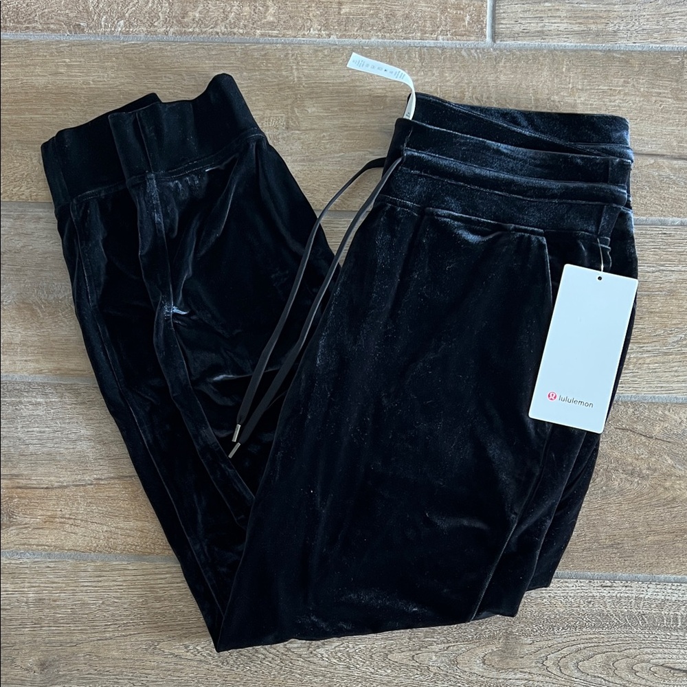 NWT lululemon athletica Black velvet Ready to Rulu joggers